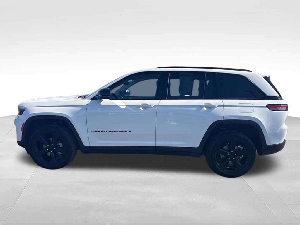 Certified 2023 Jeep Grand Cherokee Limited w/ Black Appearance Package AWD/4WD image 7