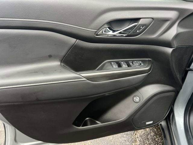 Used 2023 GMC Acadia SLT image 18