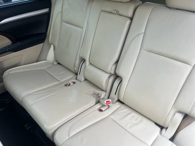 Used 2018 Toyota Highlander XLE AWD/4WD image 27
