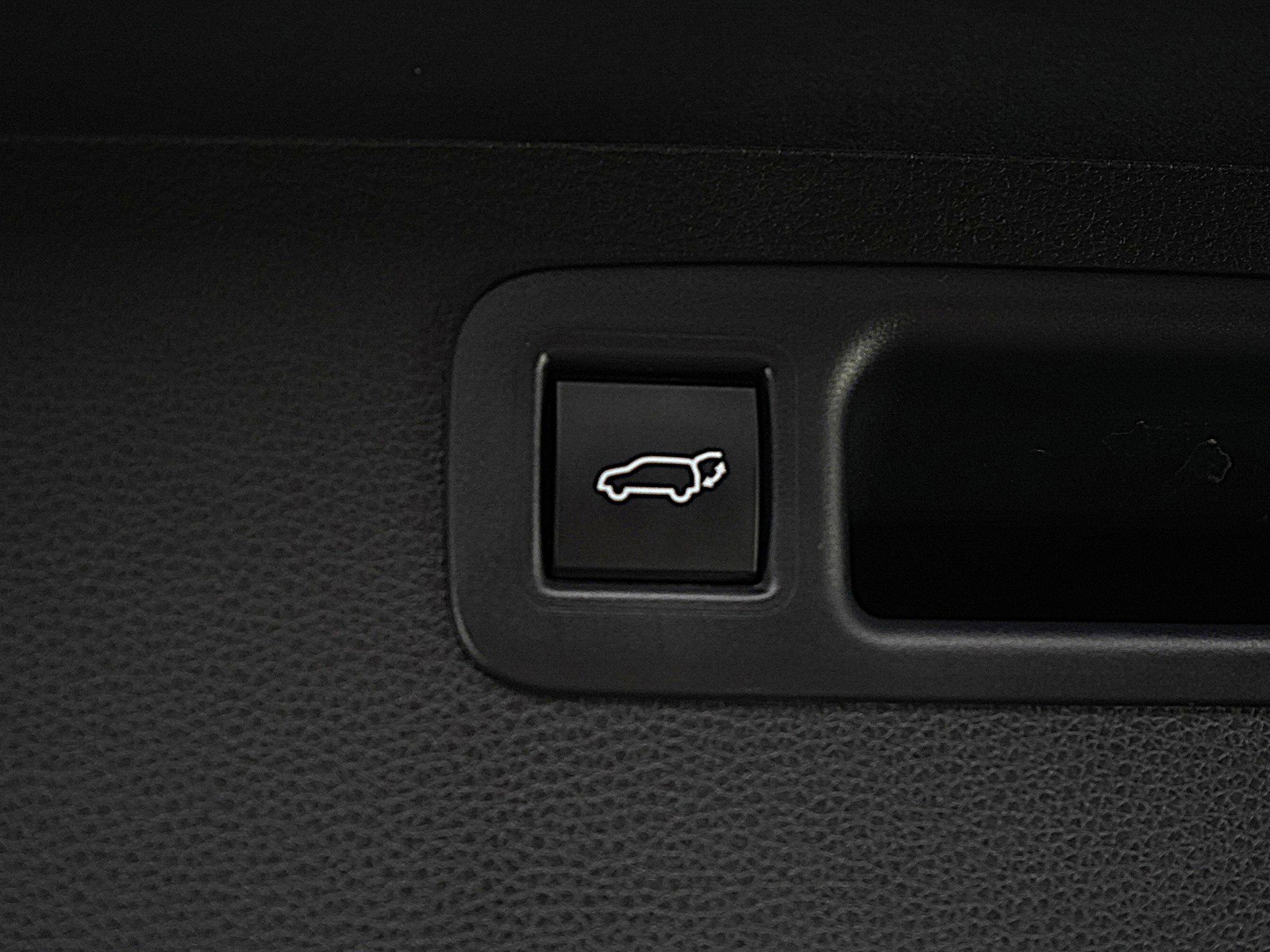 Used 2024 Toyota Highlander LE image 18