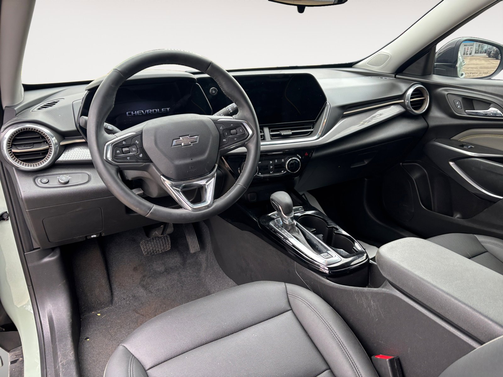 Used 2025 Chevrolet Trax ACTIV w/ Driver Confidence Package image 10