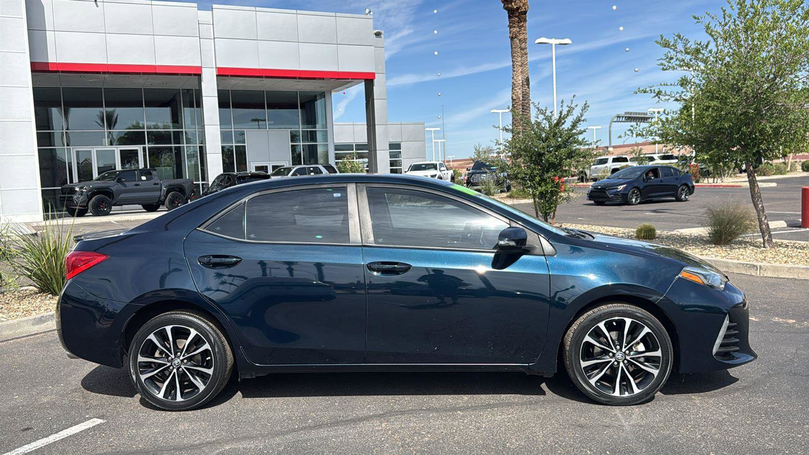 Used 2019 Toyota Corolla SE w/ Carpet Mat Package (TMS) FWD image 8