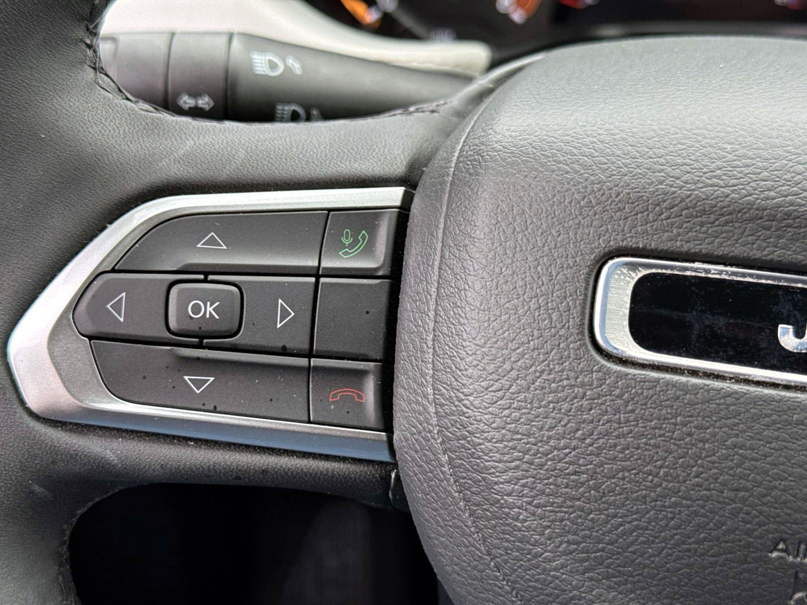 Used 2025 Jeep Compass Limited AWD/4WD image 14