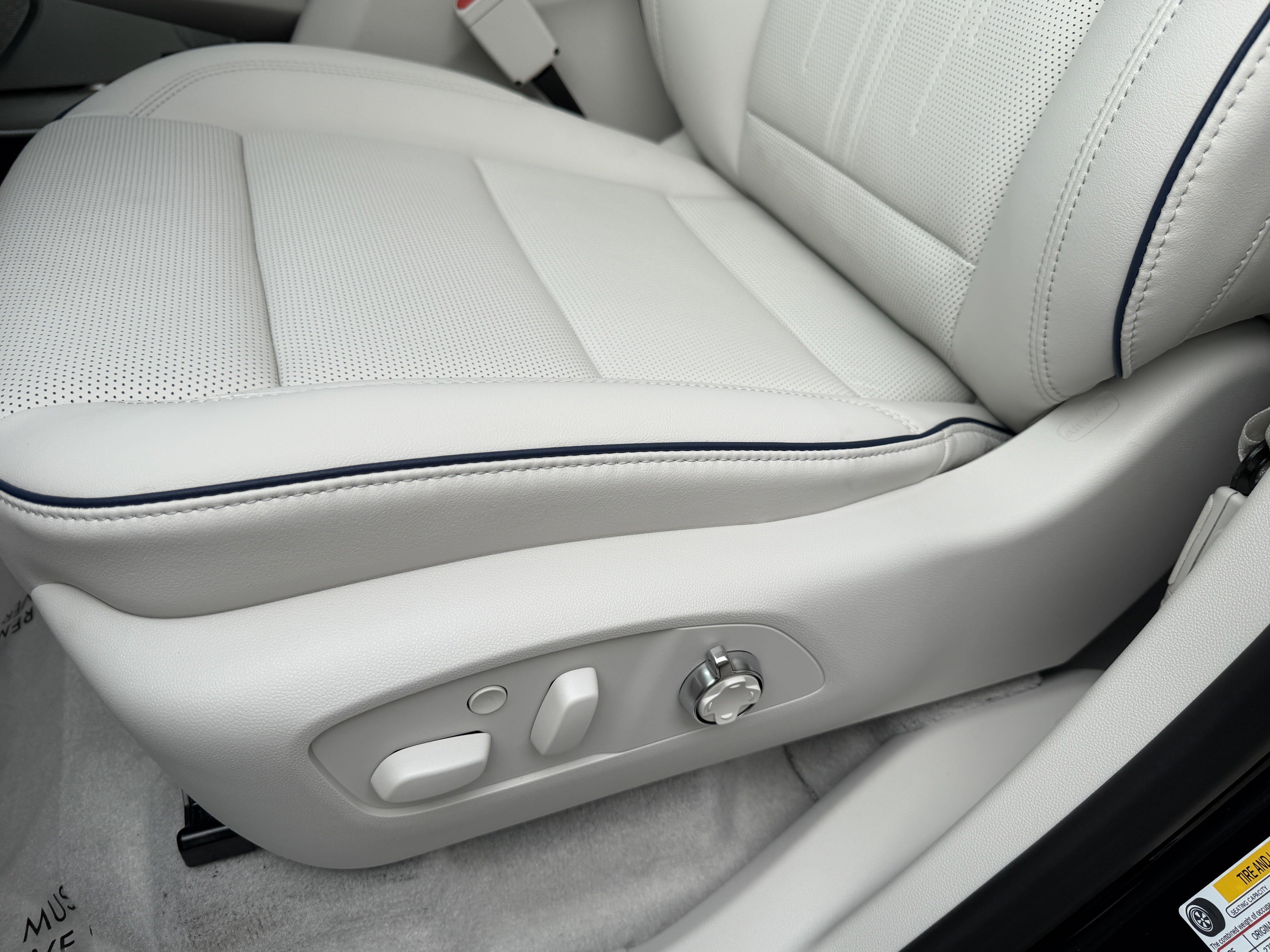 New 2026 Buick Enclave Avenir w/ Super Cruise Package image 17