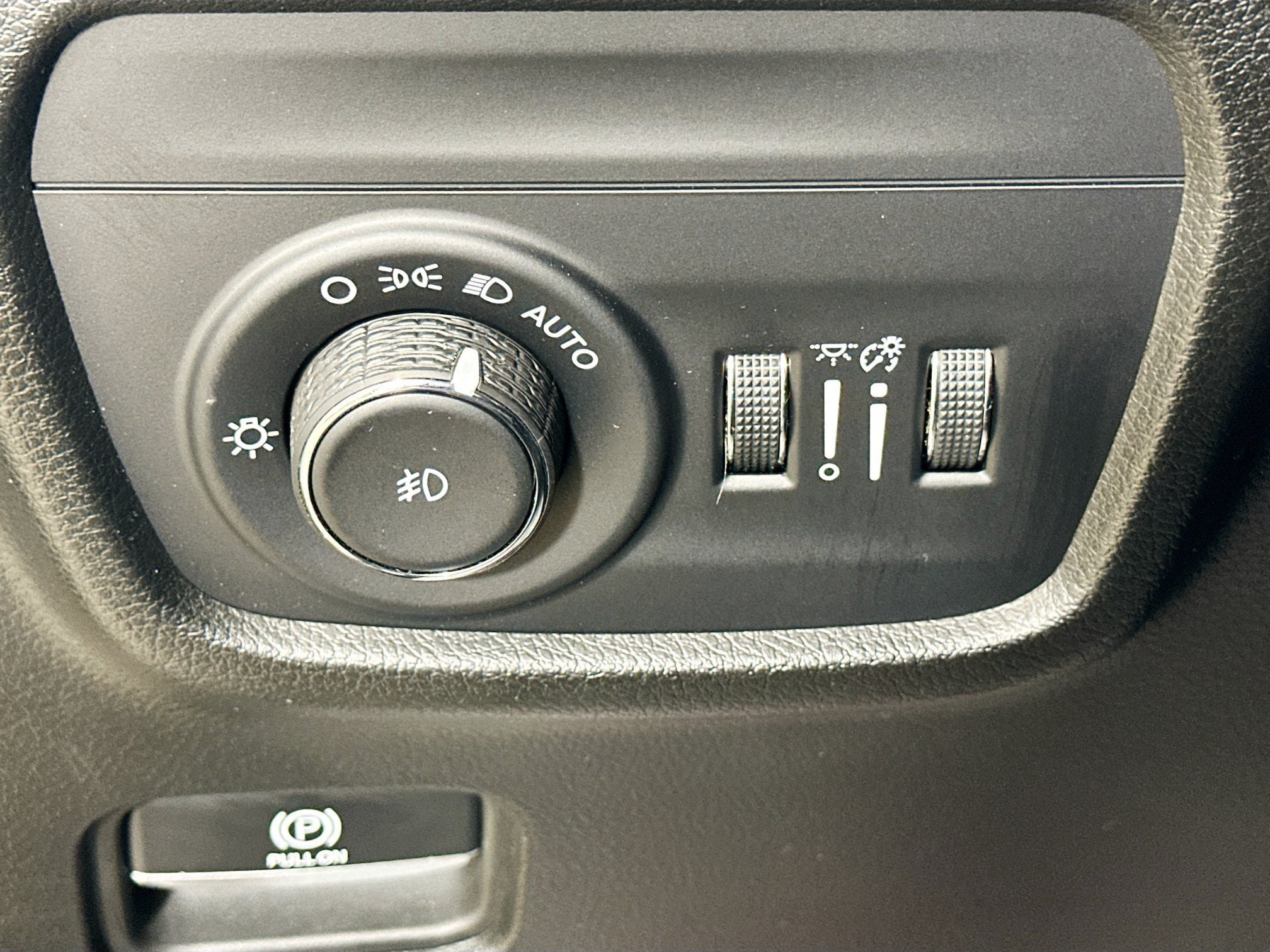 Used 2023 Jeep Grand Cherokee L Overland w/ Luxury Tech Group IV AWD/4WD image 11