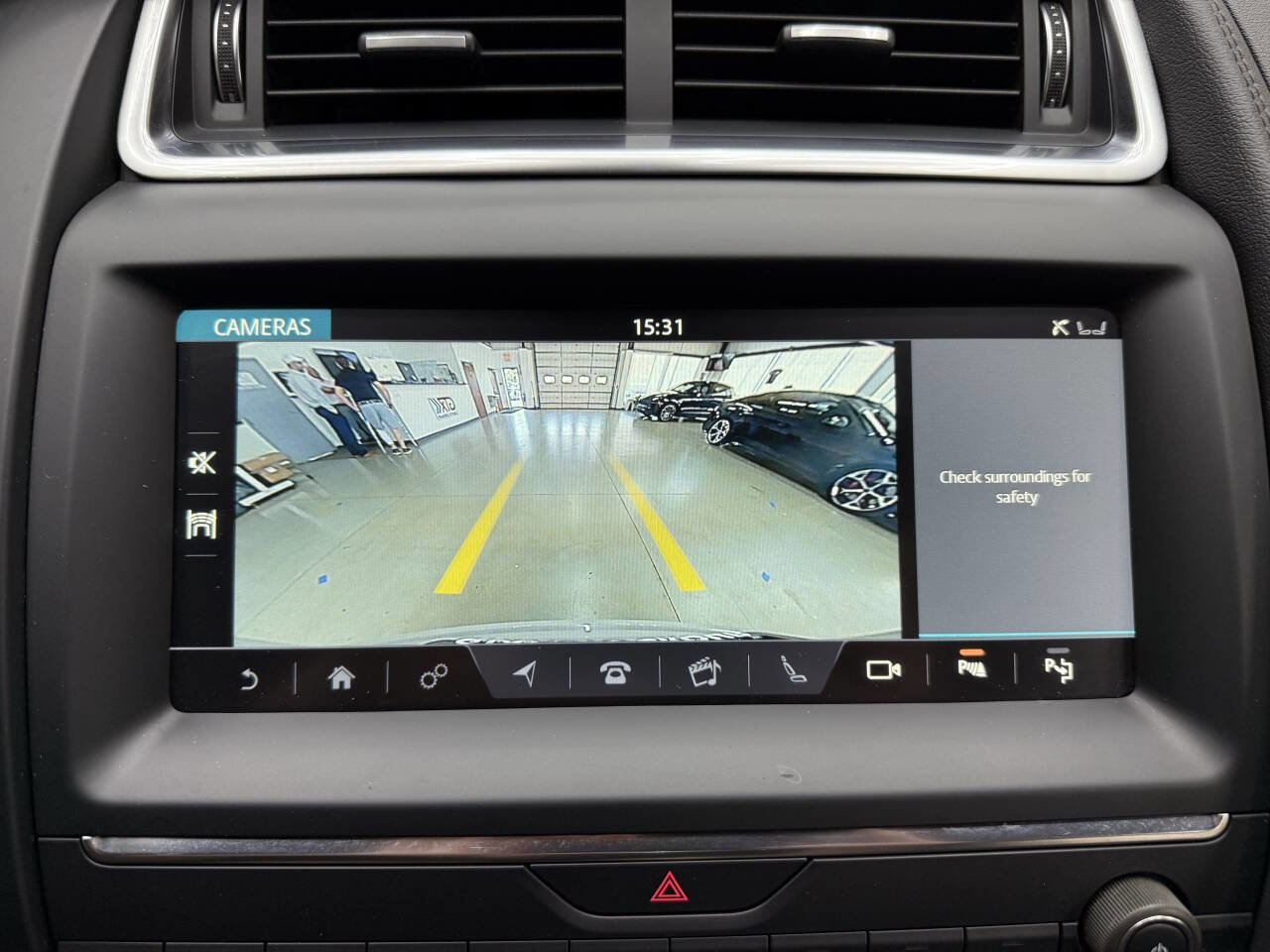 Used 2019 Jaguar E-PACE SE image 27