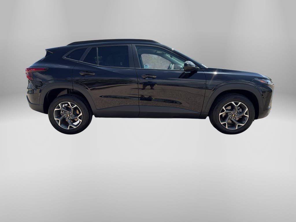 Used 2025 Chevrolet Trax LT FWD image 5