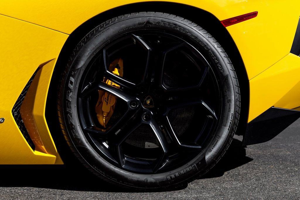 Used 2014 Lamborghini Aventador image 14