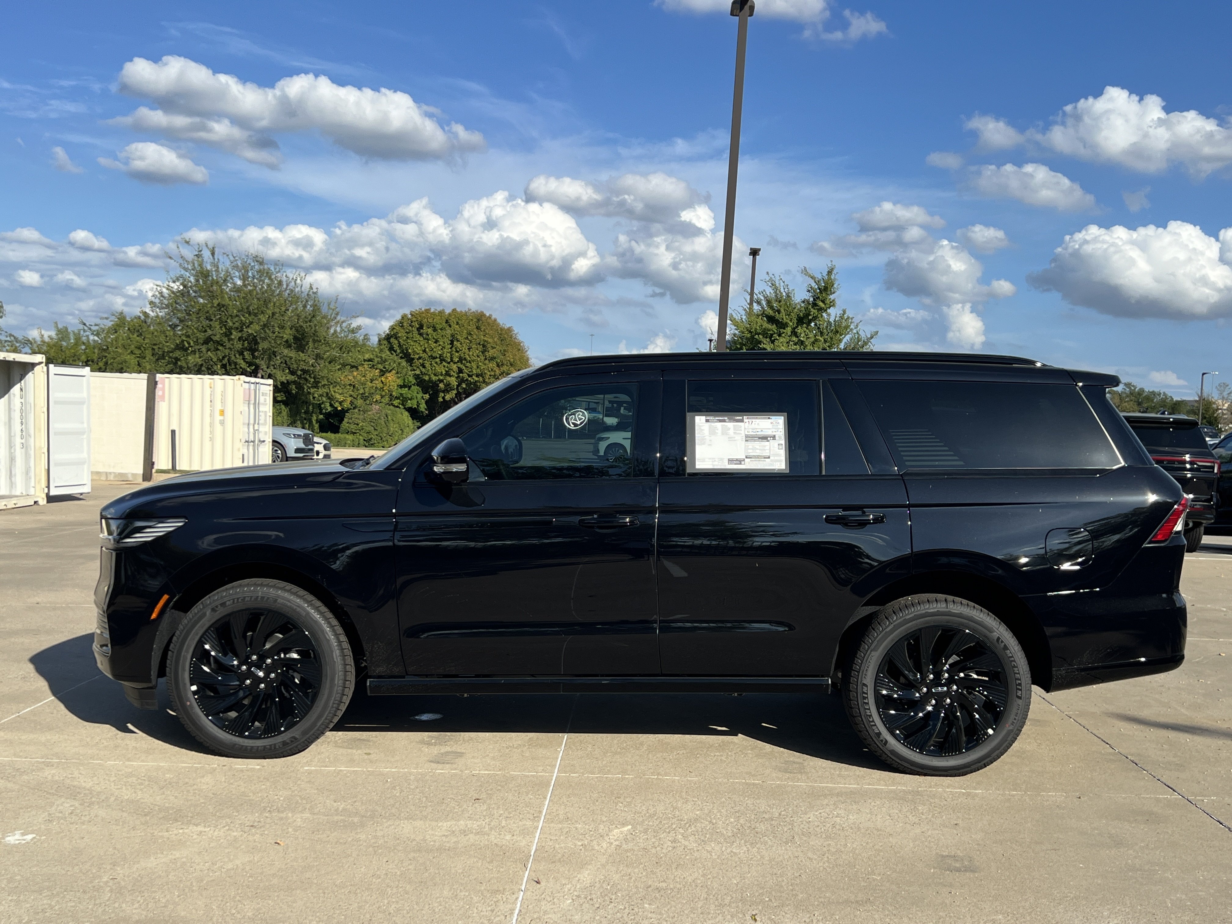 New 2027 Lincoln Navigator Reserve w/ Jet Appearance Package AWD/4WD image 4