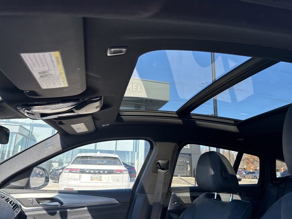 Used 2023 BMW X4 xDrive30i w/ Premium Package image 9