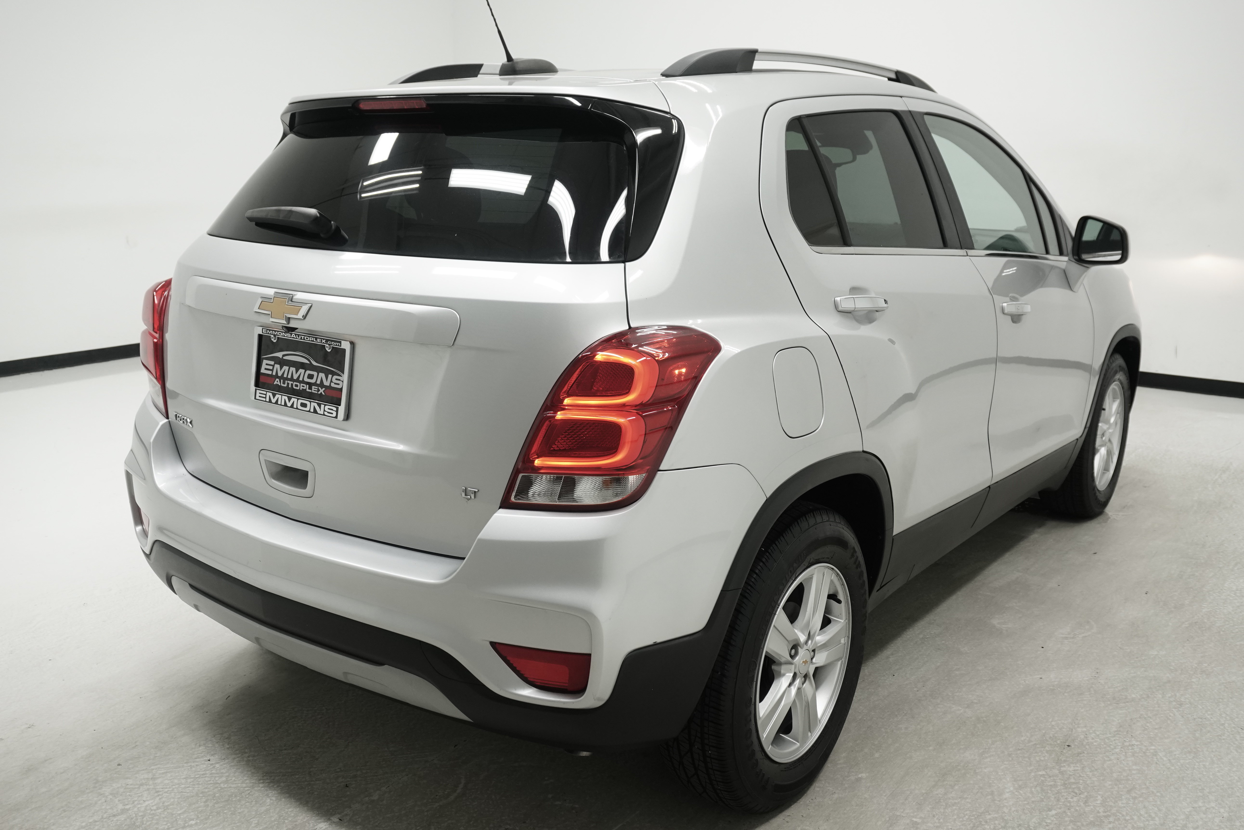 Used 2019 Chevrolet Trax LT w/ LT Convenience Package FWD image 4