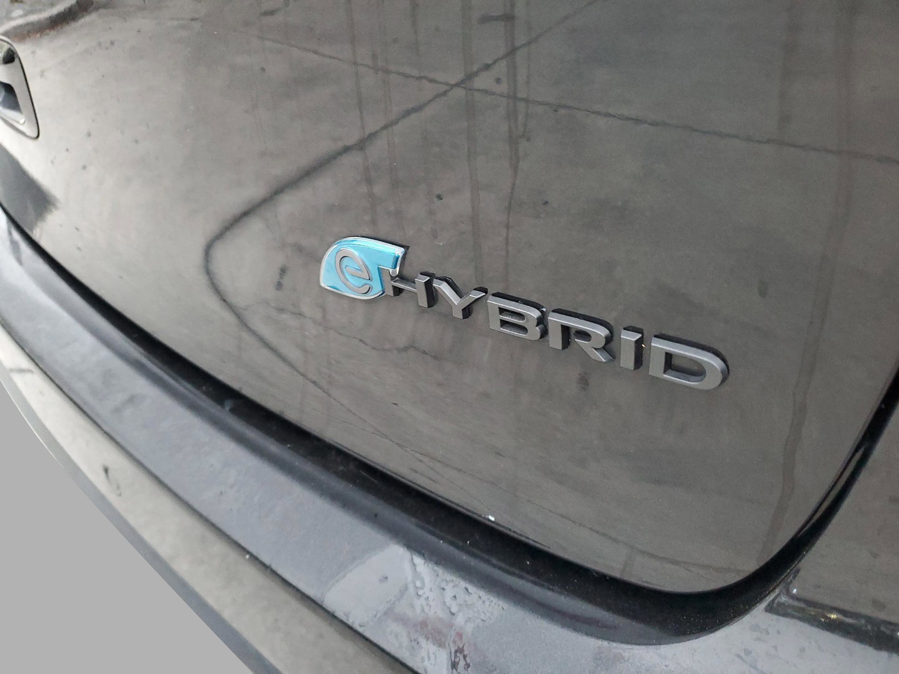 Used 2021 Chrysler Pacifica Limited w/ Uconnect Theater Family Group image 28