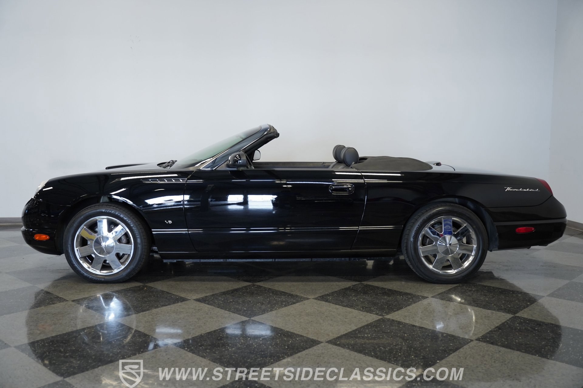 Used 2003 Ford Thunderbird RWD image 2