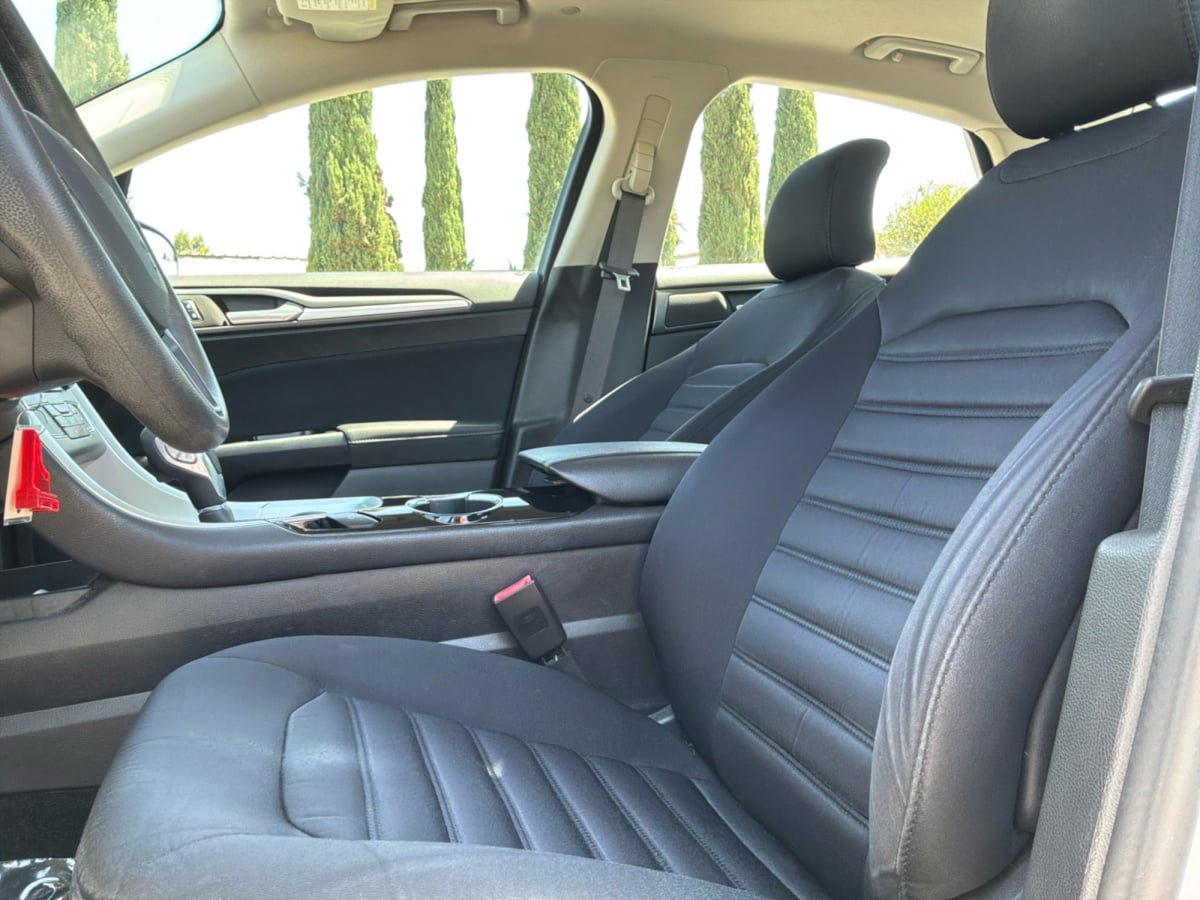 Used 2016 Ford Fusion SE FWD image 18