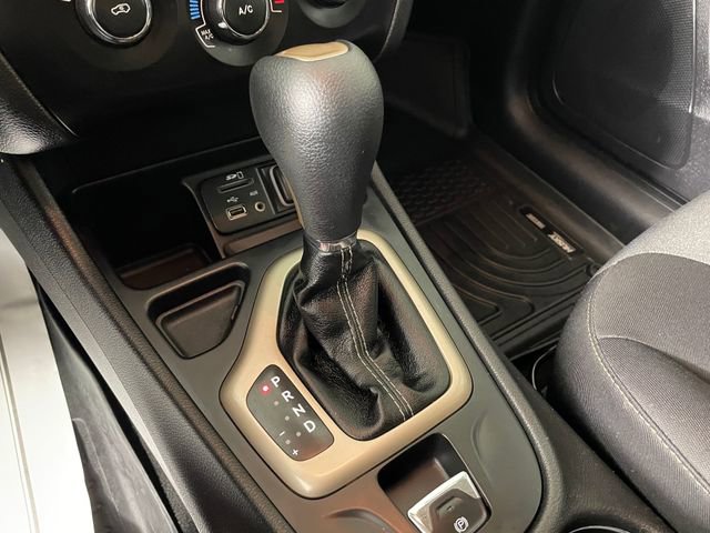 Used 2015 Jeep Cherokee Sport FWD image 9