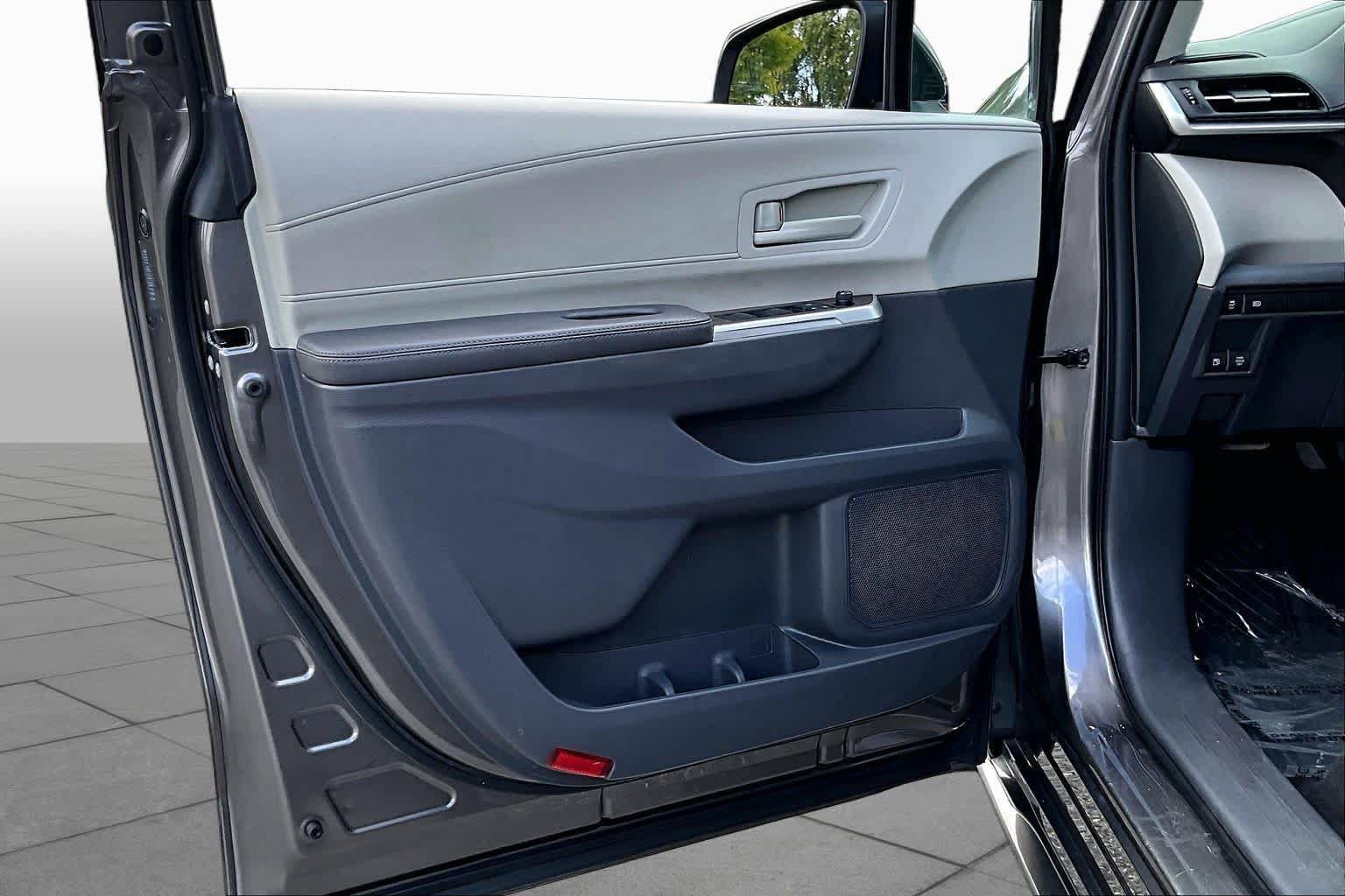 Used 2022 Toyota Sienna LE FWD image 21