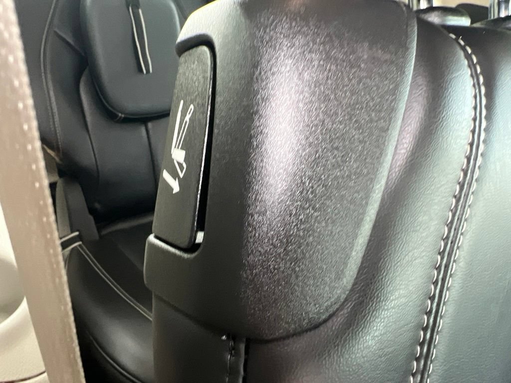 Used 2023 Chrysler Pacifica Touring-L FWD image 23