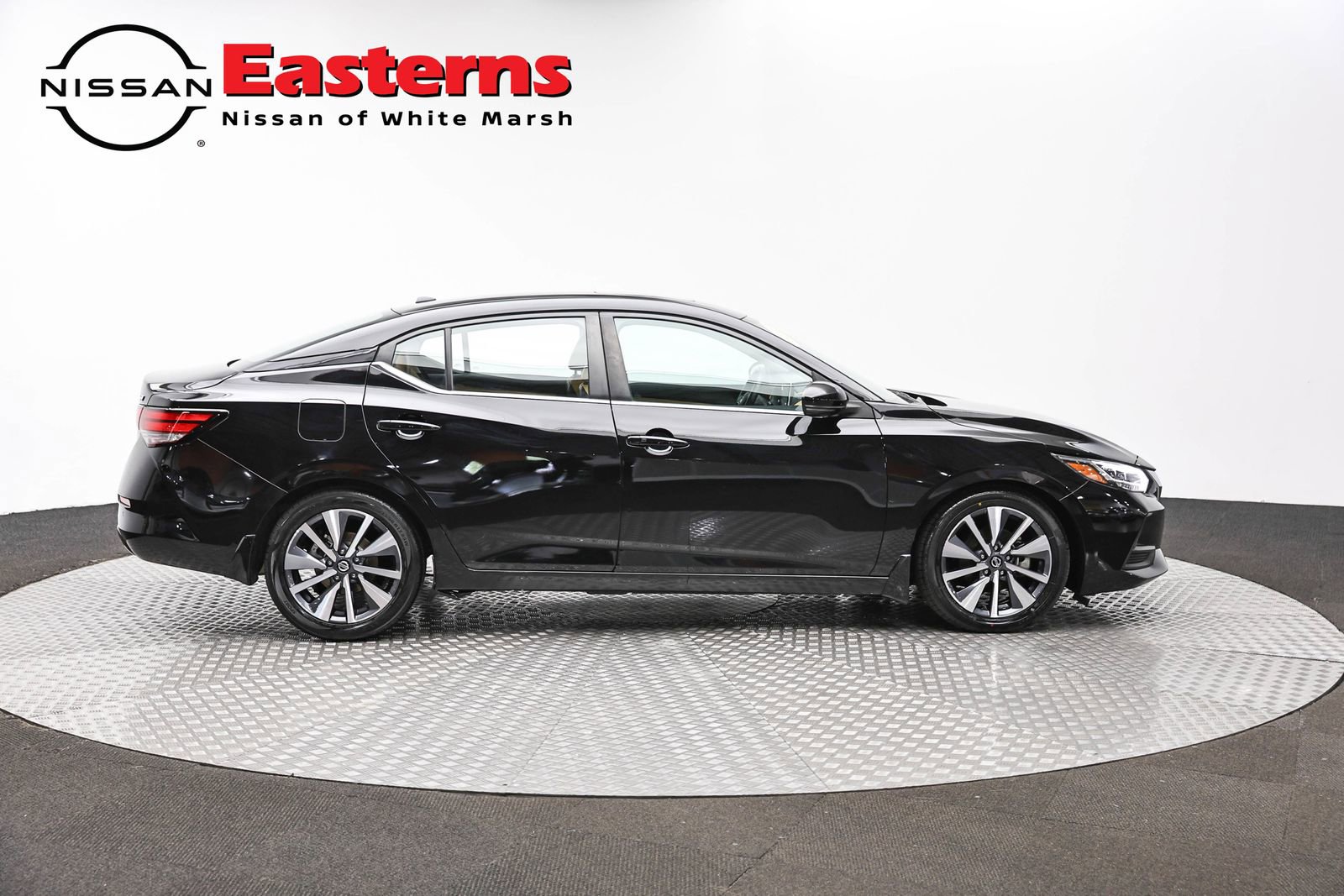 Used 2020 Nissan Sentra SV w/ SV Premium Package FWD image 4