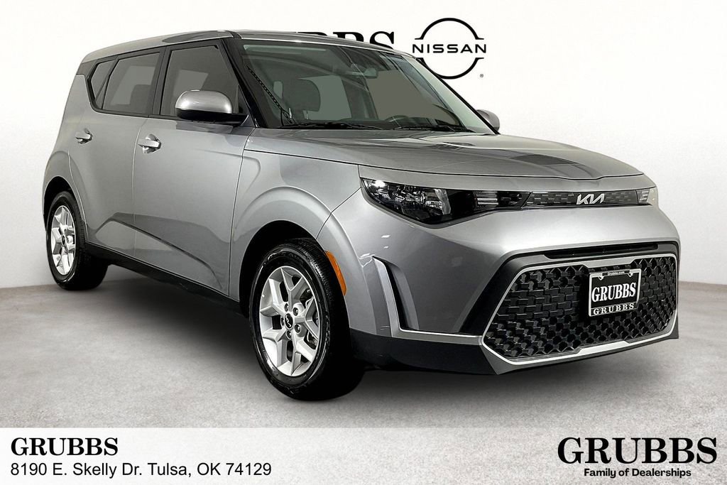 Used 2025 Kia Soul LX image 1