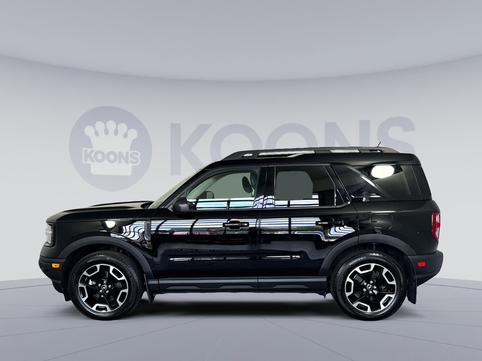 Used 2023 Ford Bronco Sport Outer Banks w/ Tech Package image 2