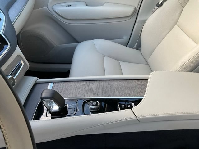 Certified 2023 Volvo XC90 B5 Plus AWD/4WD image 13