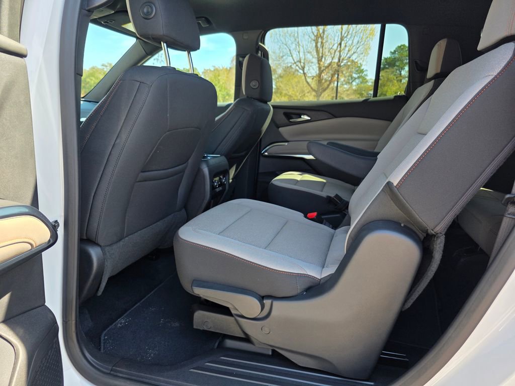 Used 2024 Chevrolet Traverse LT image 28