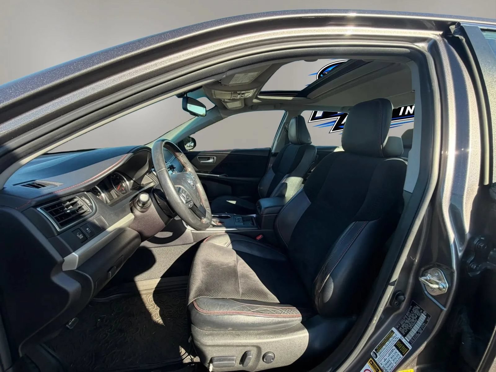 Used 2016 Toyota Camry XSE w/ Moonroof Package FWD image 9
