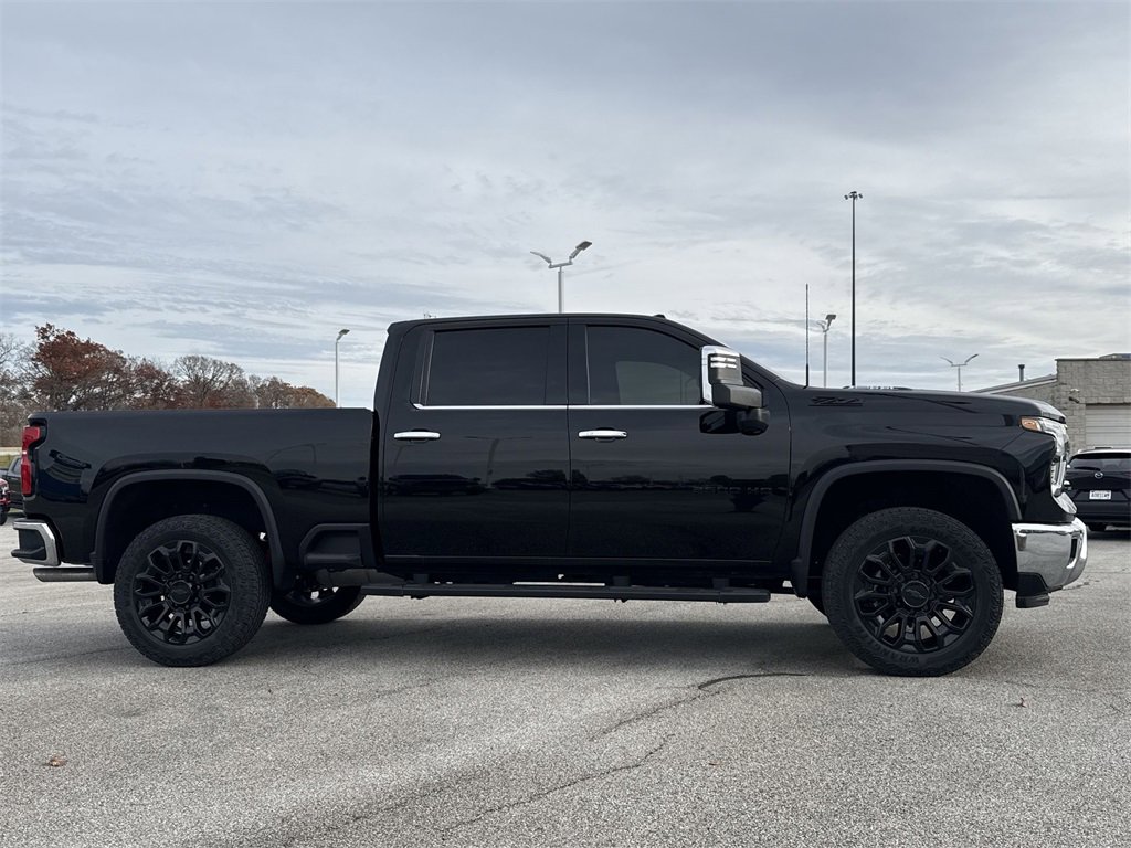 Used 2025 Chevrolet Silverado 2500 LTZ w/ LTZ Convenience Package image 9