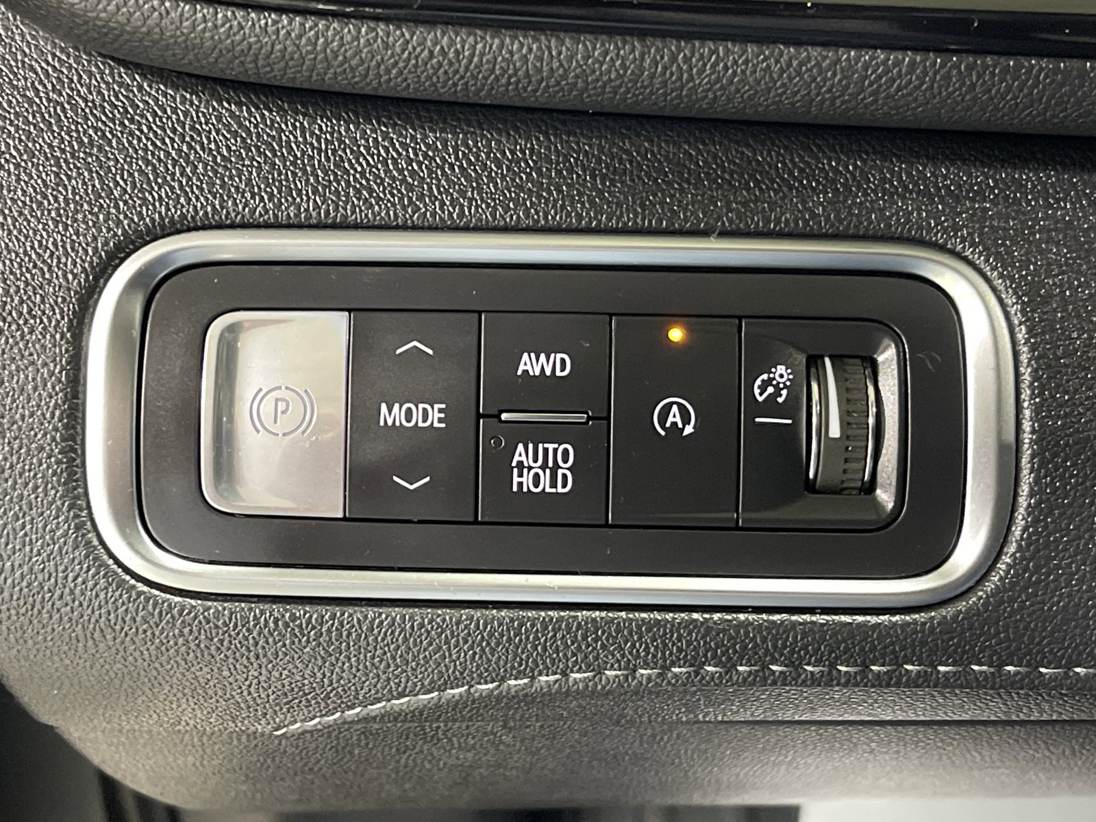 Used 2025 Buick Enclave Avenir w/ Trailering Package, 5000 lbs. AWD/4WD image 31