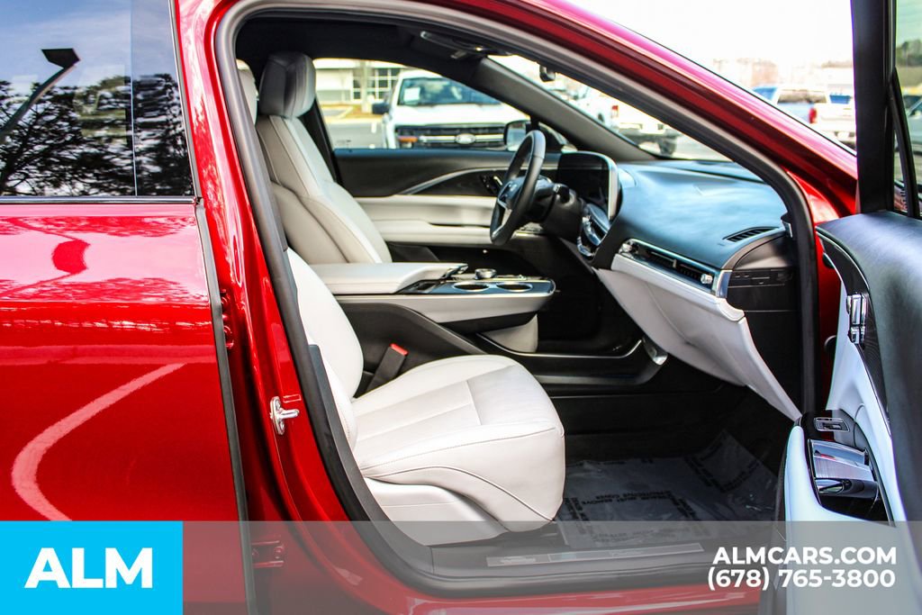 Used 2024 Cadillac Lyriq Sport image 21