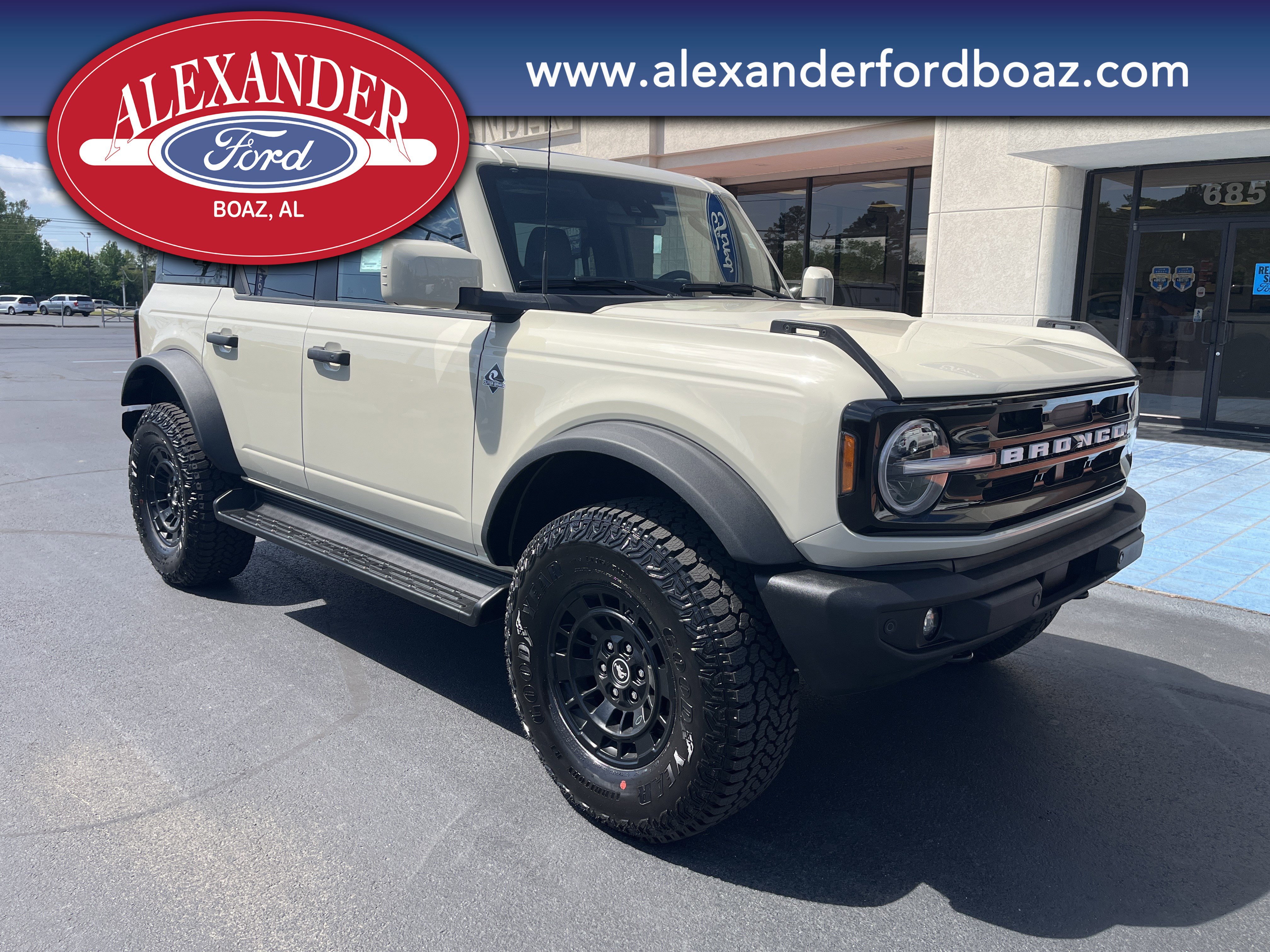 New 2026 Ford Bronco Outer Banks w/ Sasquatch Package AWD/4WD image 3