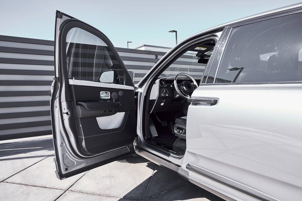 Used 2023 Rolls-Royce Cullinan image 33