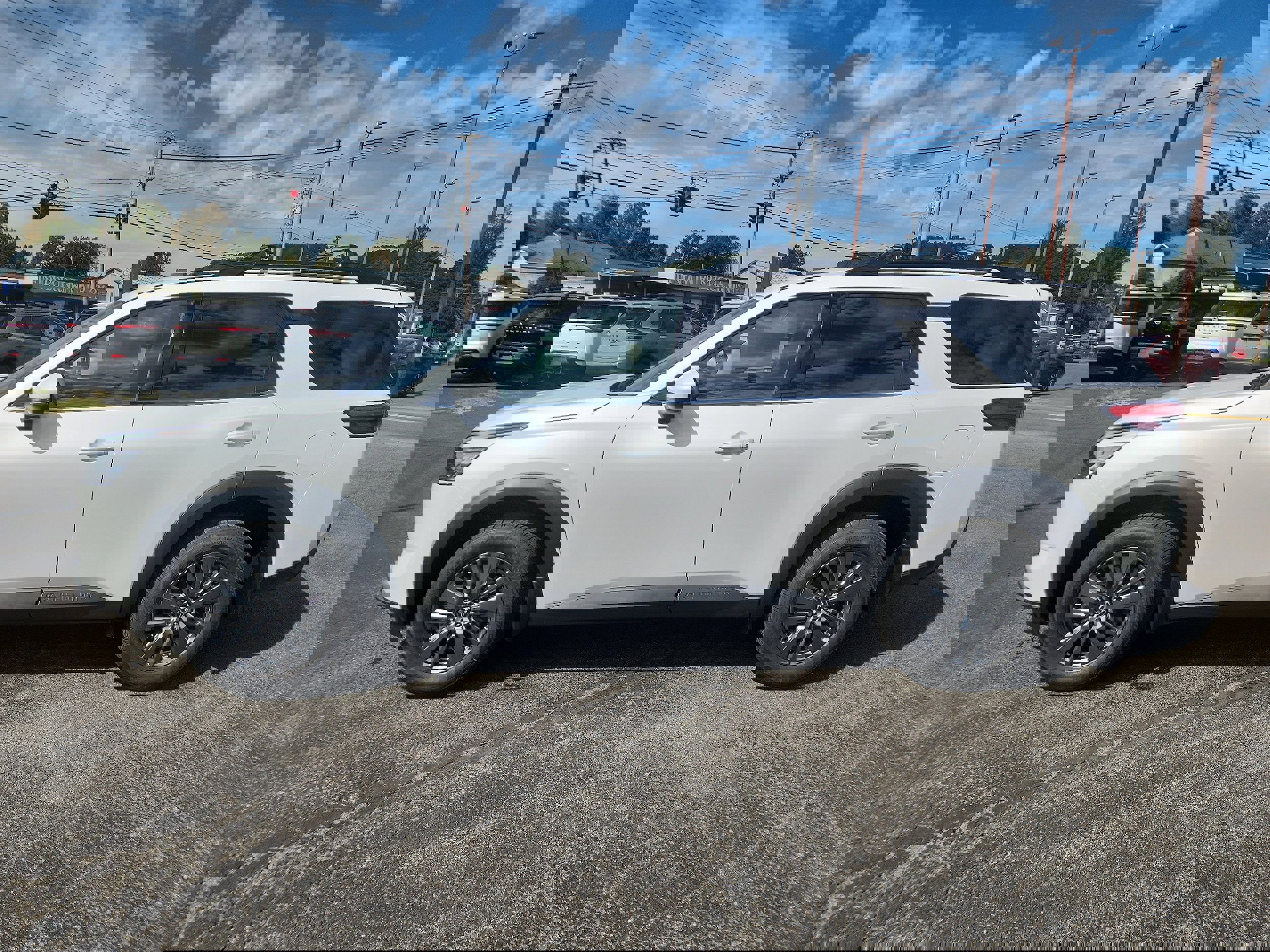 New 2025 Nissan Pathfinder SV w/ Black Appearance Package image 5