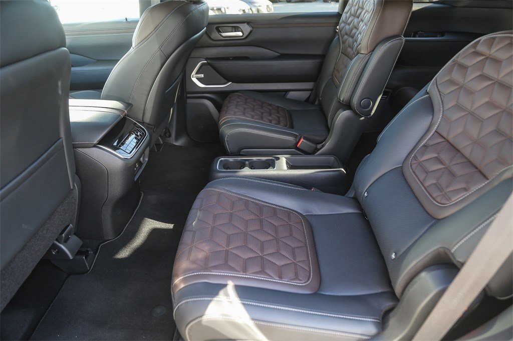 New 2025 Nissan Armada Platinum Reserve image 15