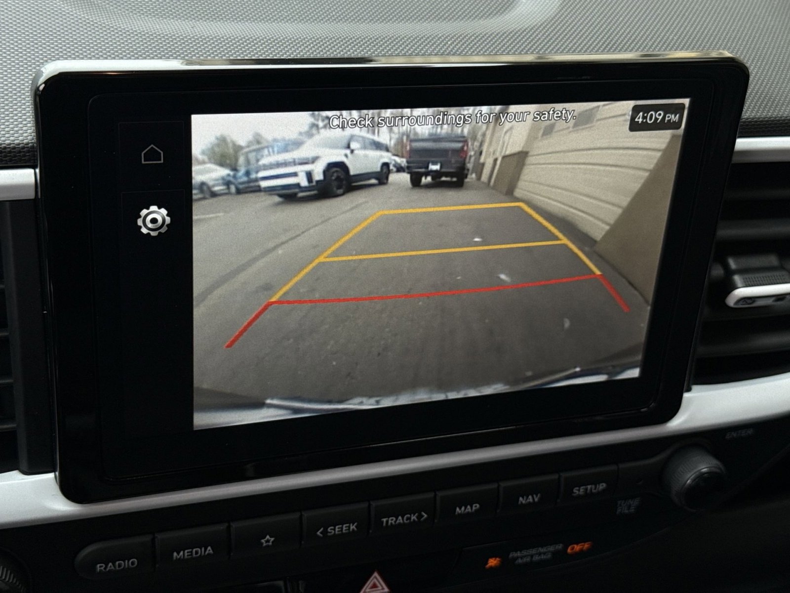 Certified 2024 Hyundai Venue Limited FWD image 19