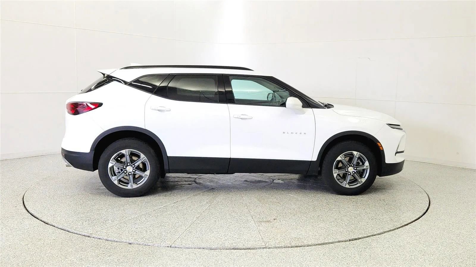 Used 2024 Chevrolet Blazer LT w/ Convenience Package FWD image 8
