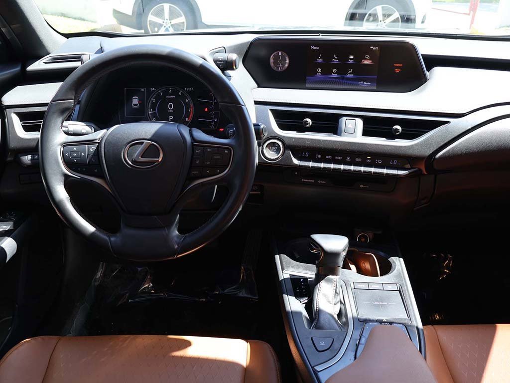 Used 2019 Lexus UX 200 image 39