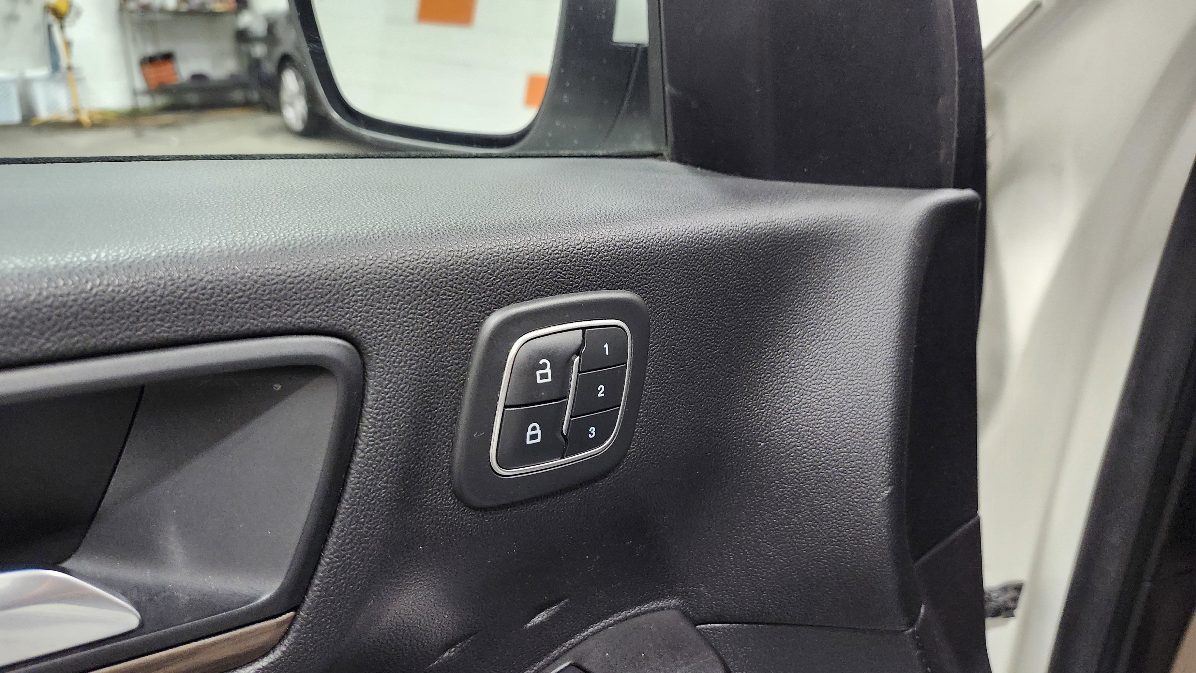 Used 2020 Ford Escape Titanium image 28