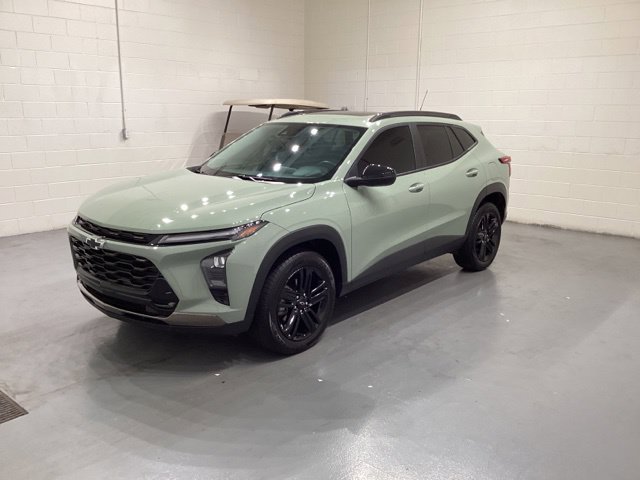 Used 2024 Chevrolet Trax ACTIV w/ Sunroof Package FWD image 3