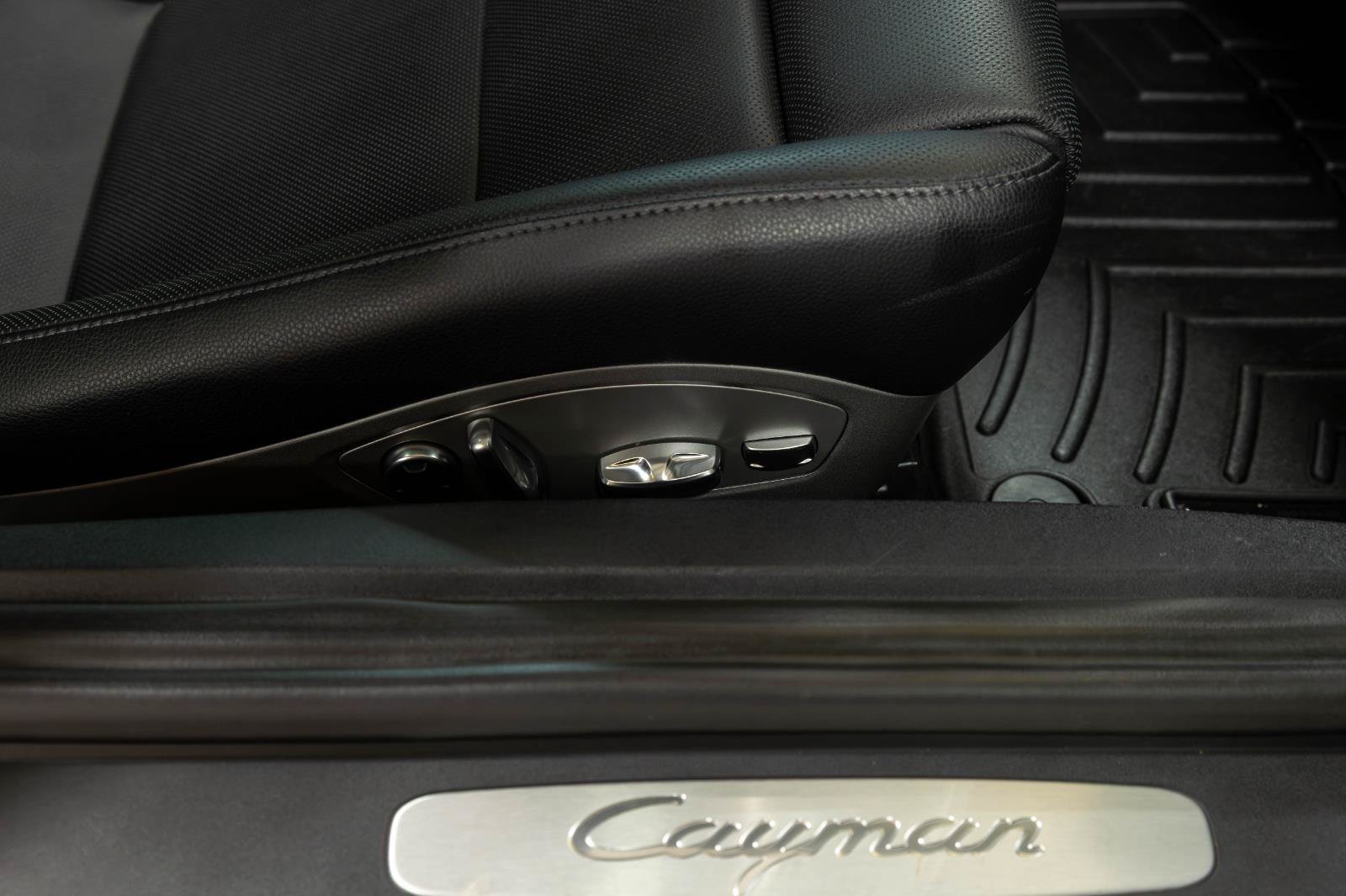 Used 2018 Porsche 718 Cayman RWD image 60