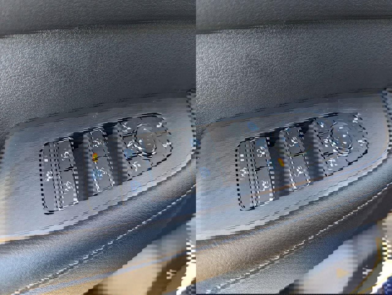 New 2026 Nissan Armada SL w/ Captain's Chari Seat Package image 15