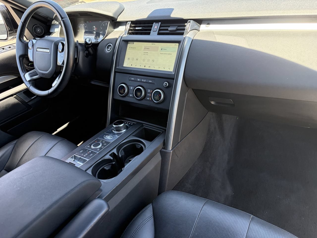 Used 2020 Land Rover Discovery Landmark AWD/4WD image 12