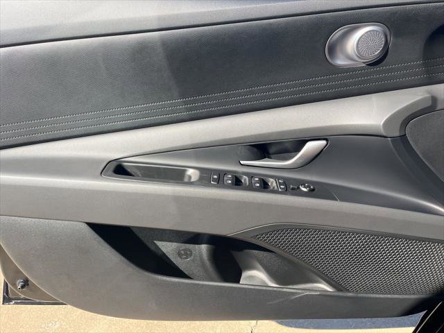 Used 2025 Hyundai Elantra SE image 8