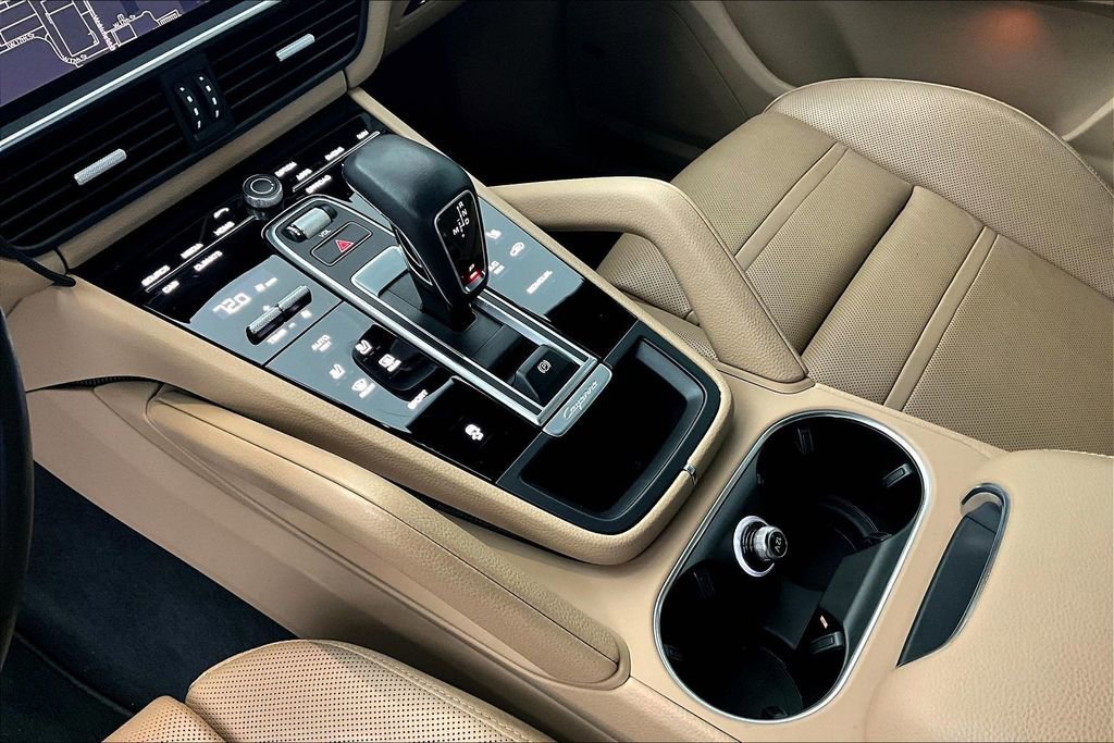 Used 2022 Porsche Cayenne image 18