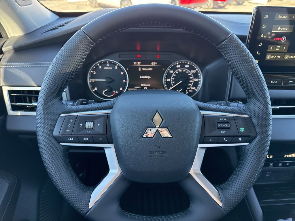 New 2025 Mitsubishi Outlander SE image 15
