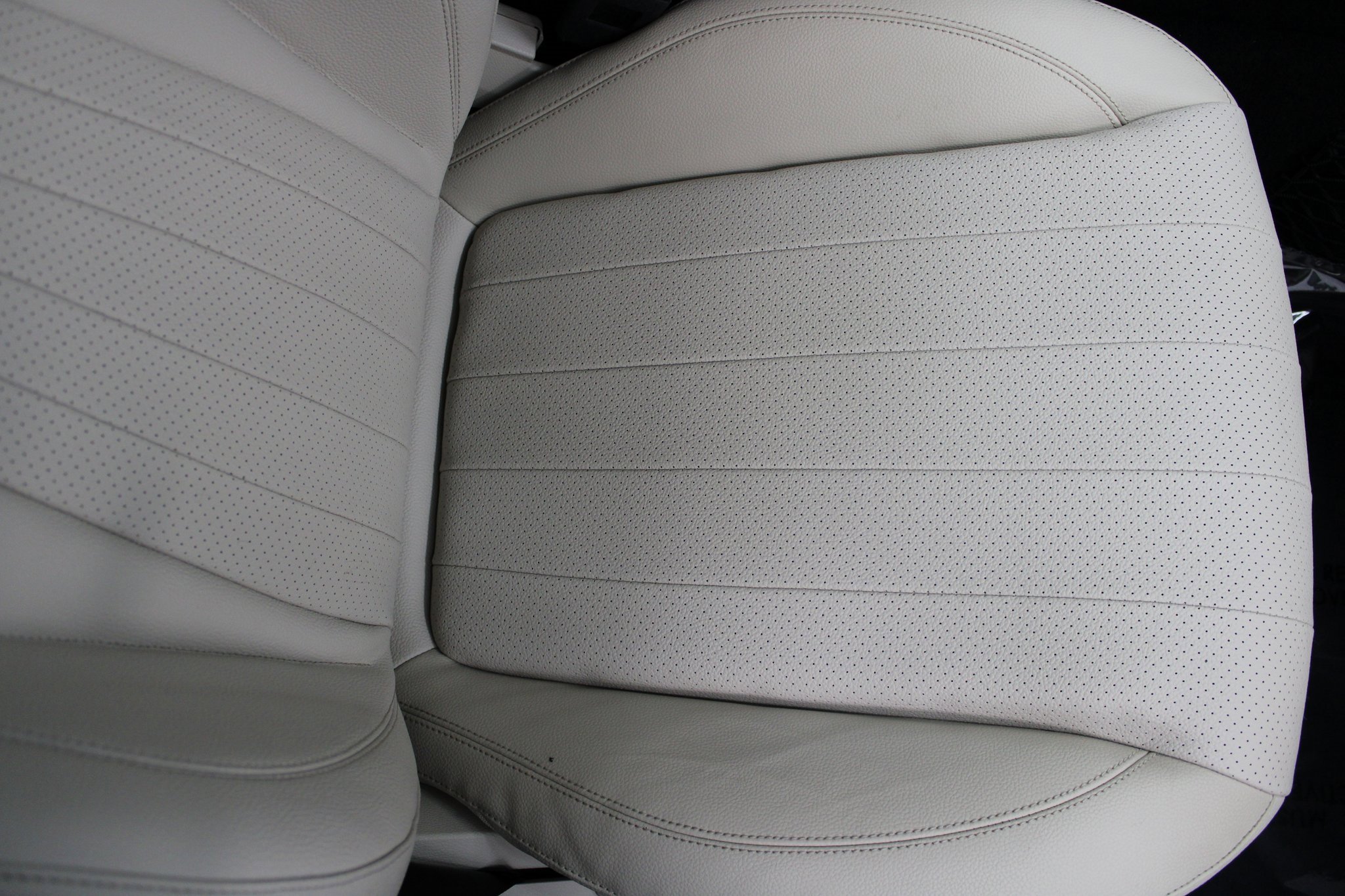 Used 2019 Mercedes-Benz E 450 4MATIC Sedan w/ Premium Package image 26