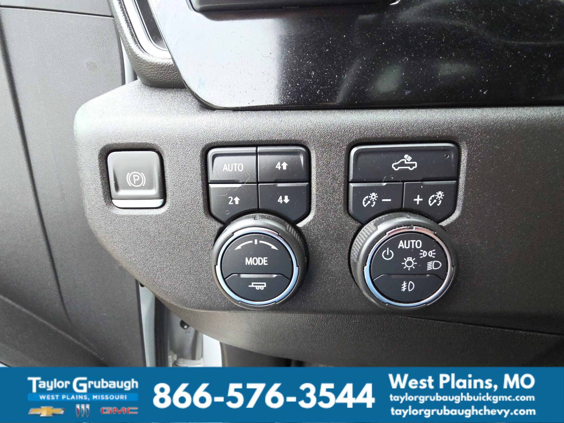 Used 2022 Chevrolet Silverado 1500 RST w/ Convenience Package II AWD/4WD image 22