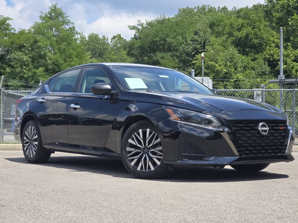 Used 2025 Nissan Altima 2.5 SV FWD video 1