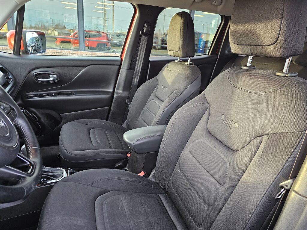 Used 2017 Jeep Renegade Altitude w/ Safety & Security Group image 18