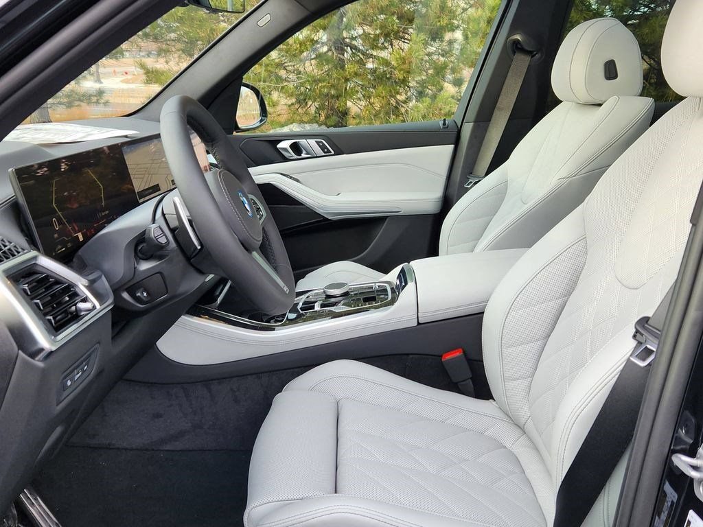 Used 2026 BMW X5 xDrive50e w/ M Sport Package AWD/4WD image 9